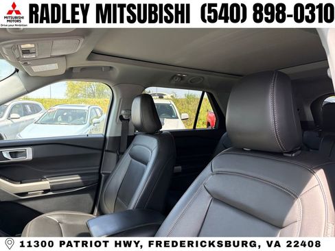 Used 2022 Ford Explorer XLT w/ Equipment Group 202A image 2