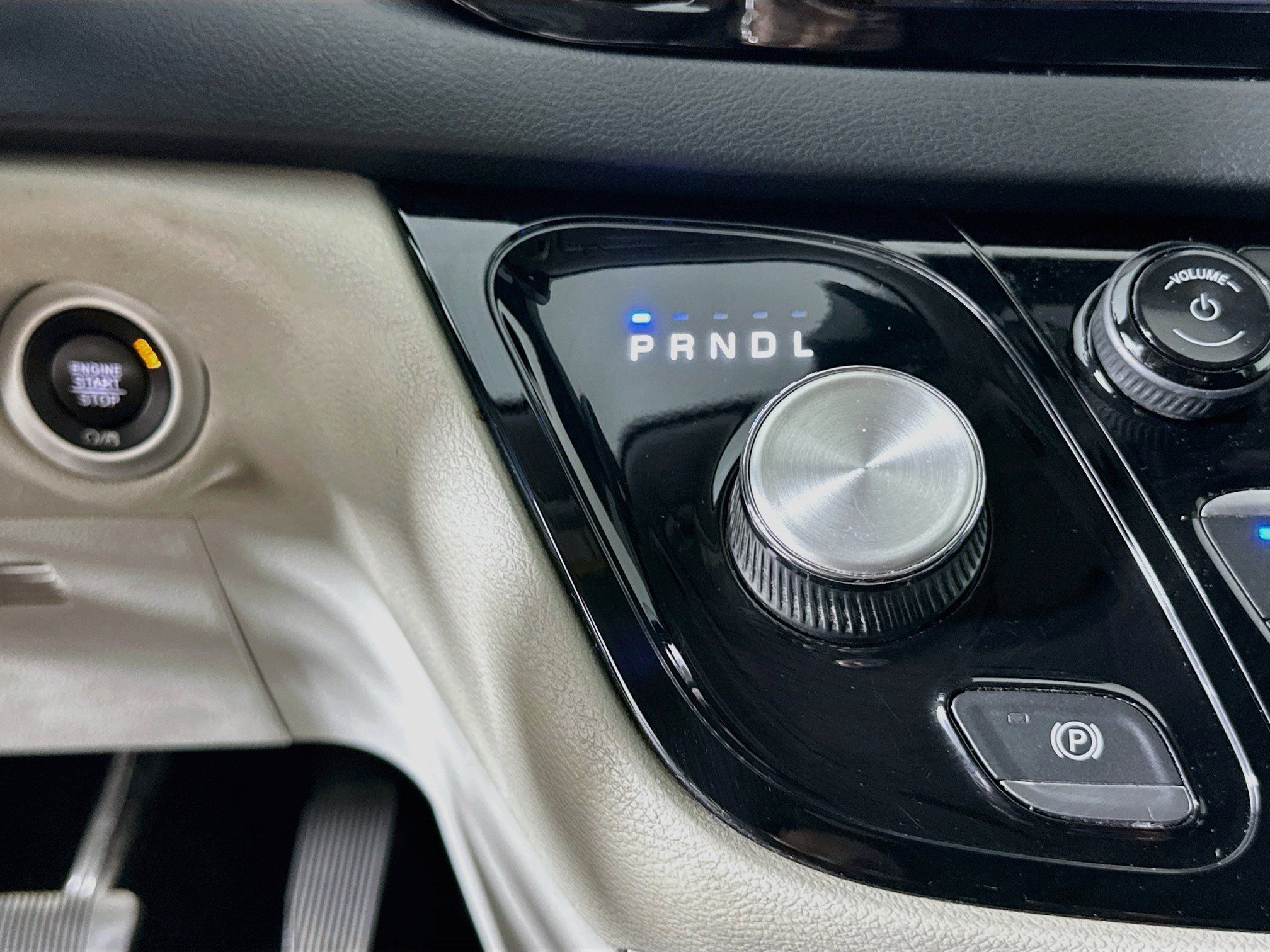 Used 2019 Chrysler Pacifica Touring-L Plus w/ Advanced Safetytec Group FWD image 25