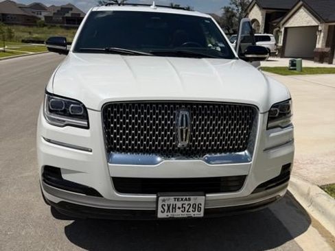 Used 2023 Lincoln Navigator Reserve AWD/4WD image 8