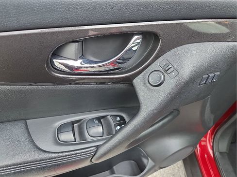 Used 2019 Nissan Rogue SV w/ Sun & Sound Touring Package image 15