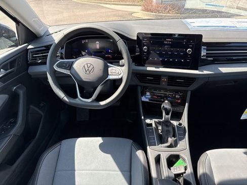 New 2026 Volkswagen Jetta SE FWD image 10