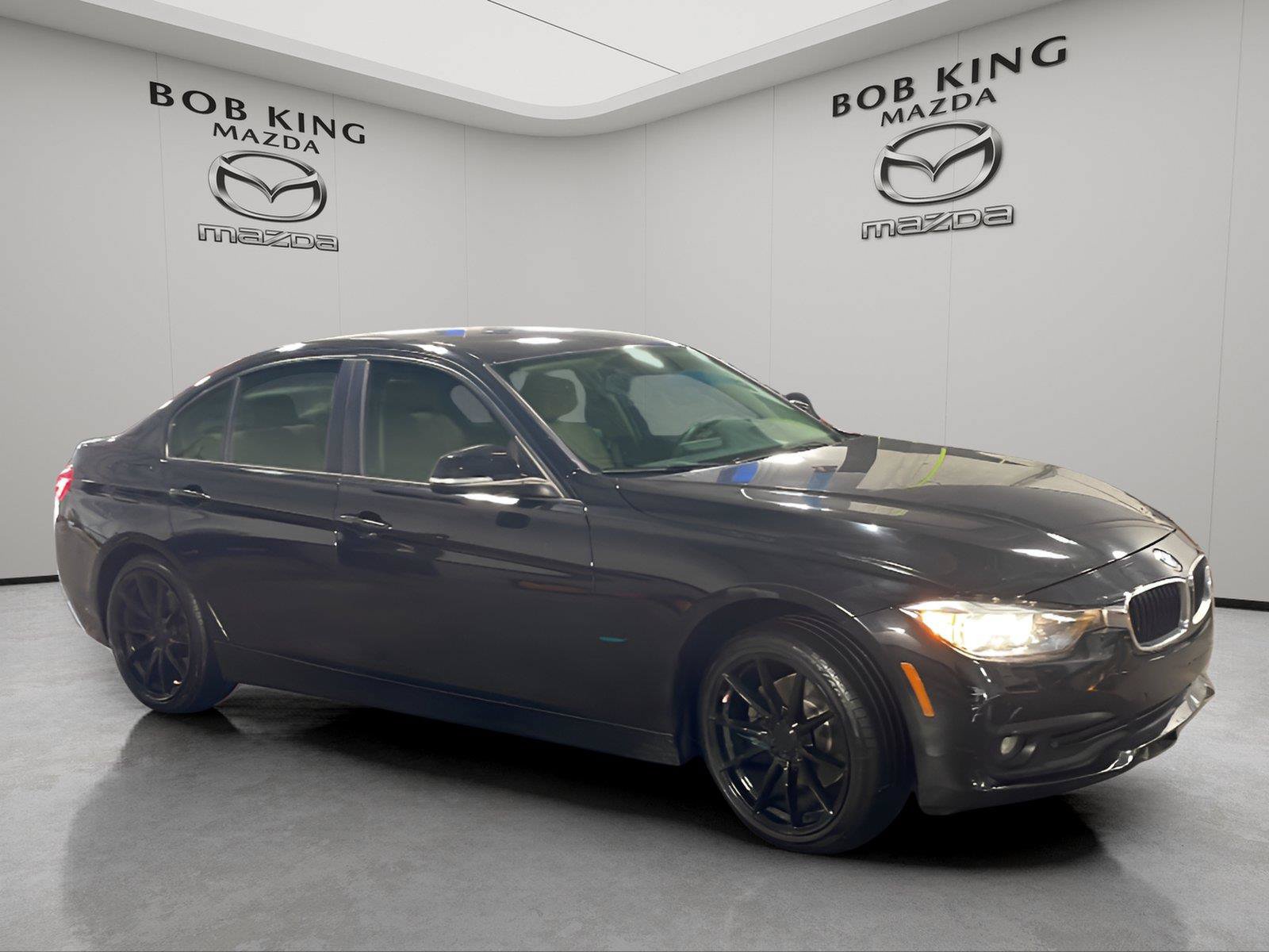 Used 2017 BMW 320i Sedan RWD image 7