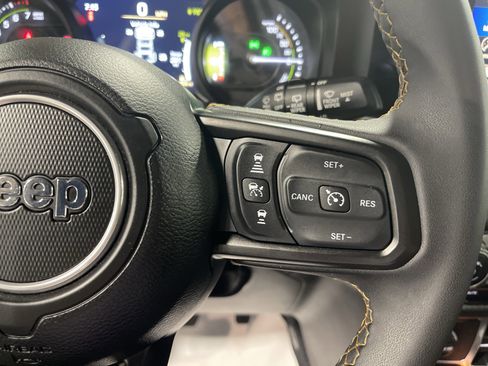 Used 2024 Jeep Wrangler Sport S image 17