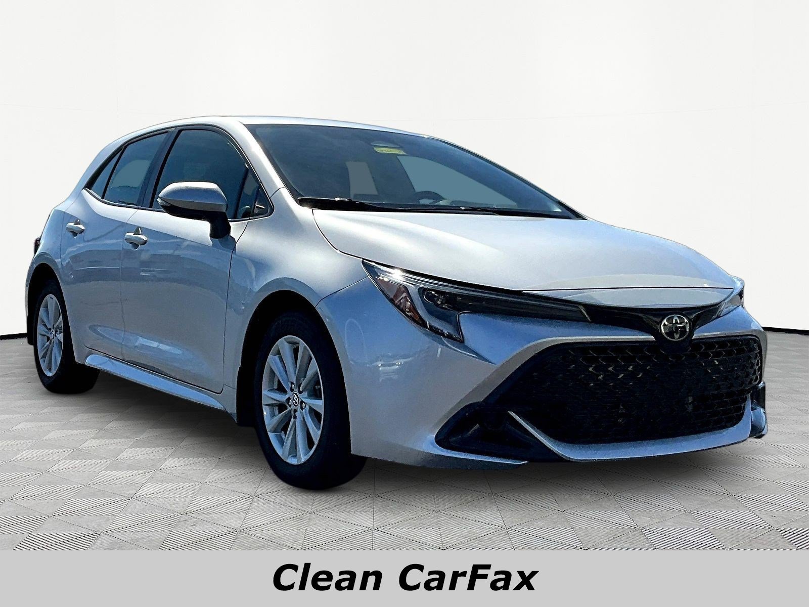 Used 2024 Toyota Corolla SE FWD image 3