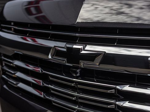 Used 2025 Chevrolet Tahoe Premier AWD/4WD image 28