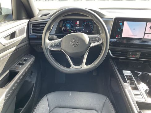 Used 2025 Volkswagen Atlas Cross Sport SE image 12