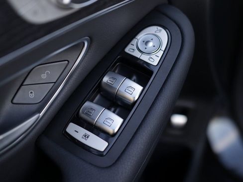 Used 2021 Mercedes-Benz GLC 300 4MATIC image 25