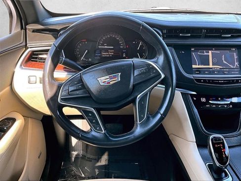 Used 2018 Cadillac XT5 Luxury w/ Driver Awareness Package image 7