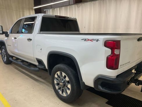Used 2022 Chevrolet Silverado 2500 Custom w/ Custom Value Package AWD/4WD image 5