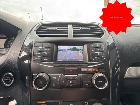 Used 2018 Ford Explorer XLT FWD image 19