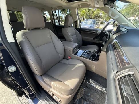 Used 2023 Lexus GX 460 Premium w/ Accessory Package AWD/4WD image 27
