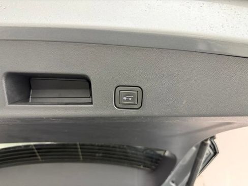 Used 2025 Buick Enclave Preferred w/ Power Package AWD/4WD image 9