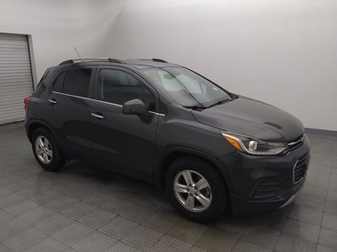 Used 2018 Chevrolet Trax LT w/ LT Convenience Package FWD image 11