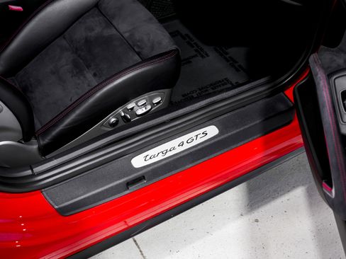 Used 2016 Porsche 911 Targa 4 GTS image 27