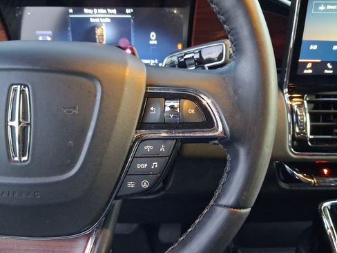Certified 2024 Lincoln Navigator Premiere AWD/4WD image 18