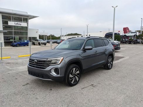 Certified 2024 Volkswagen Atlas SE image 2