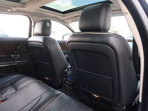 Used 2016 Jaguar XJ Supercharged image 39