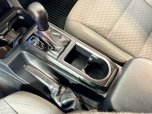 Used 2022 Toyota Tacoma SR image 18