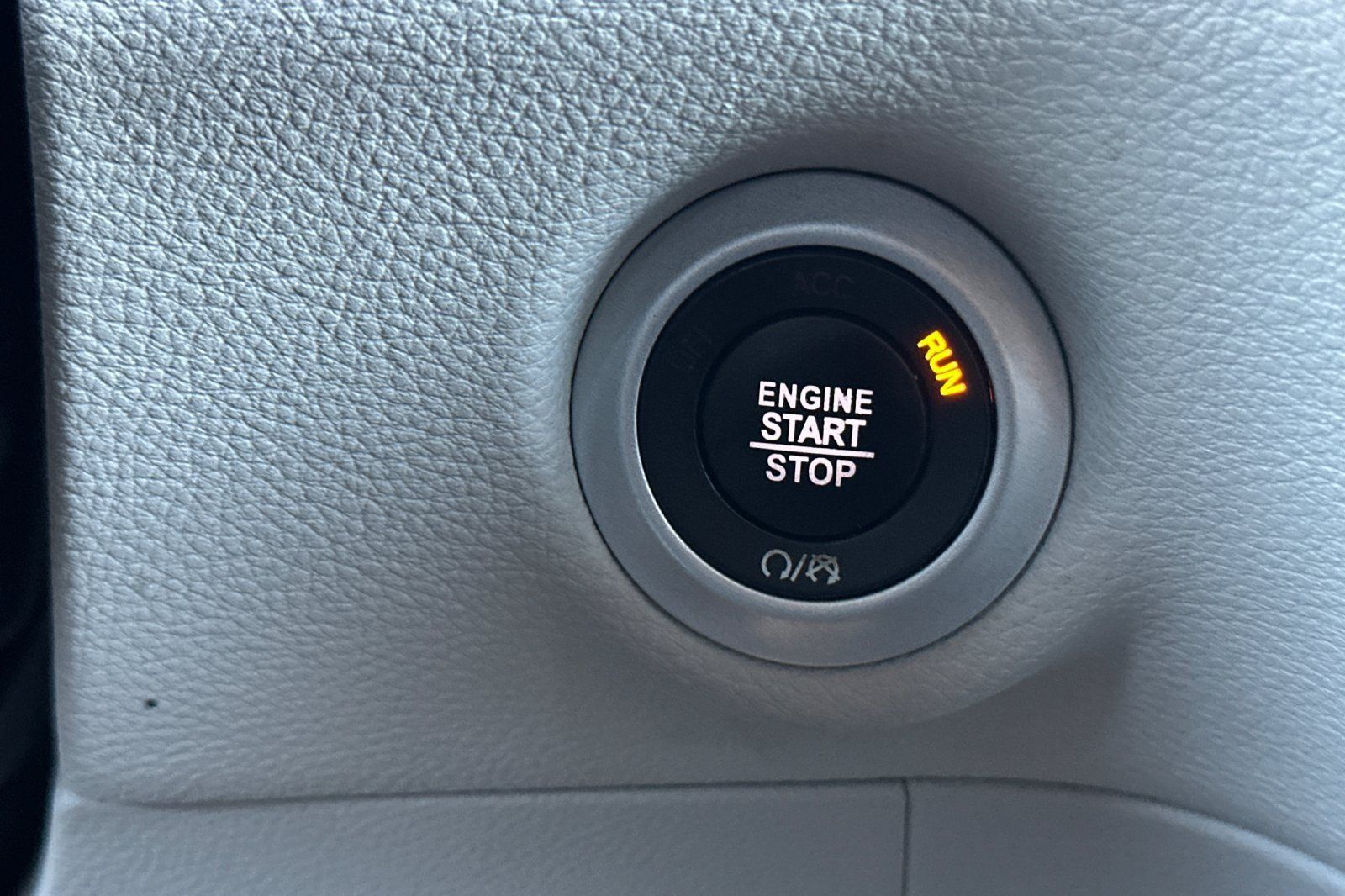 Used 2019 Chrysler Pacifica Limited w/ Advanced Safetytec Group FWD image 24