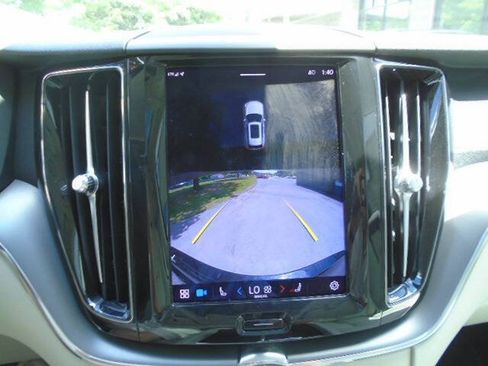 Used 2023 Volvo XC60 B5 Core AWD/4WD image 14