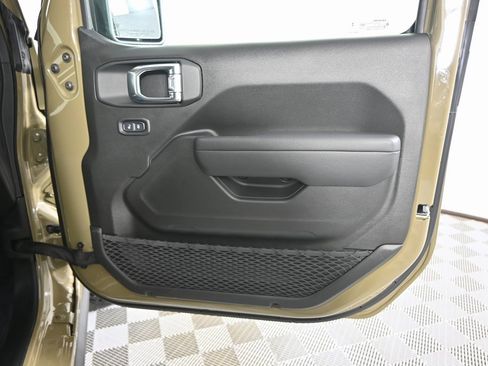 New 2025 Jeep Gladiator Willys image 14