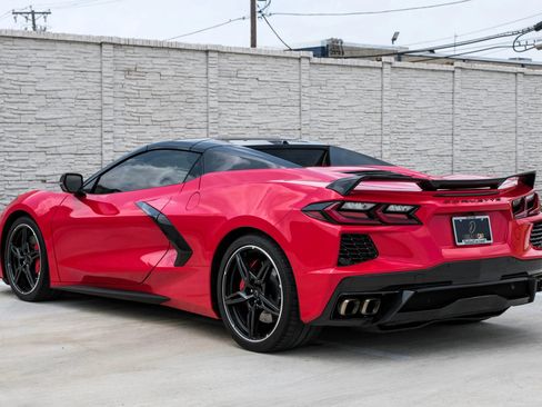 Used 2021 Chevrolet Corvette Stingray Premium Conv w/ Z51 Performance Package RWD image 9