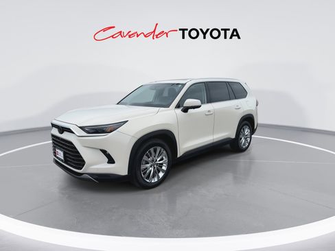 Used 2024 Toyota Grand Highlander Platinum image 4