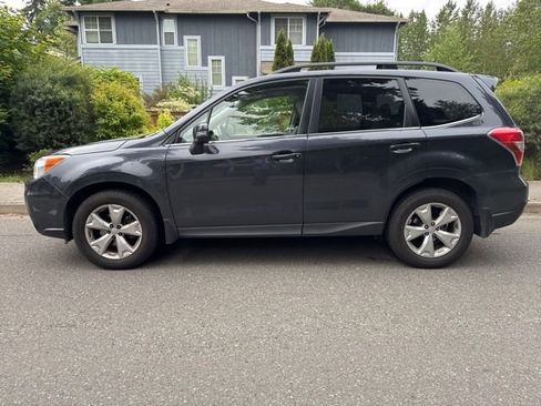 Used 2014 Subaru Forester 2.5i Touring AWD/4WD image 3