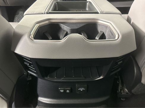 Used 2024 Toyota Tundra Limited image 34