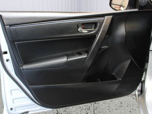 Used 2019 Toyota Corolla SE FWD image 43