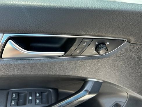 Used 2018 Volkswagen Passat 2.0T SE FWD image 24