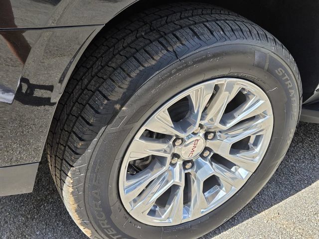 Used 2025 GMC Yukon Denali AWD/4WD image 11