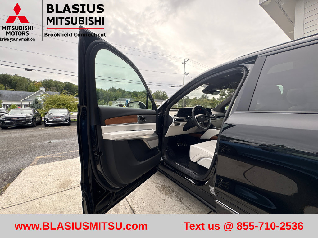 Used 2026 Cadillac Vistiq Sport AWD/4WD image 14