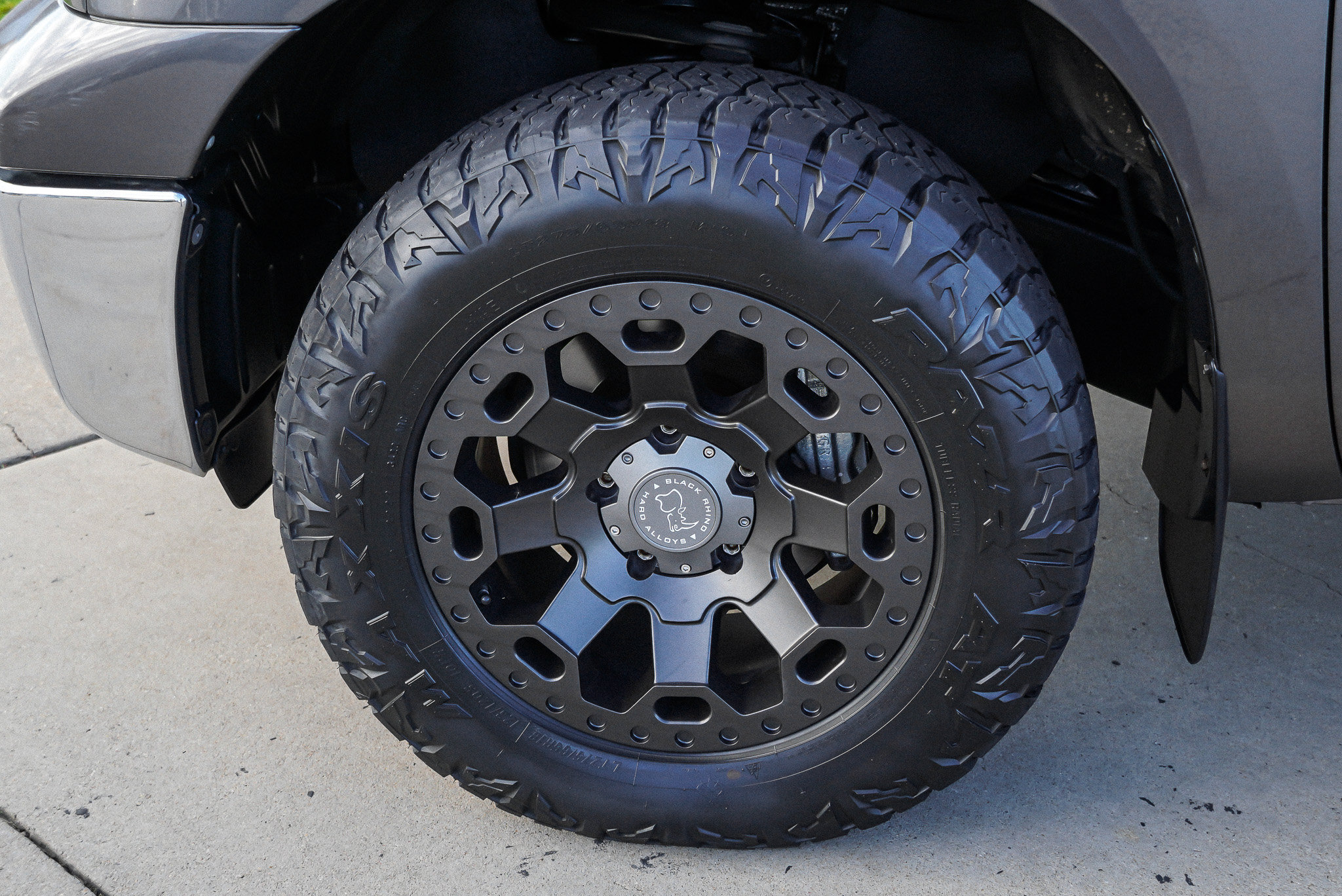 Used 2013 Toyota Tundra 4x4 CrewMax w/ Tow Pkg image 12