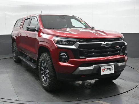 Used 2023 Chevrolet Colorado Z71 w/ Advanced Trailering Package AWD/4WD image 4