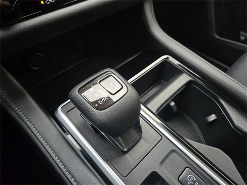 Used 2022 Nissan Pathfinder SV image 34