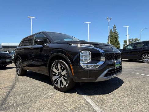 New 2026 Mitsubishi Outlander SE FWD image 2