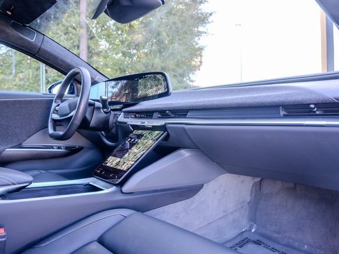 Used 2024 Lucid Air Touring image 22