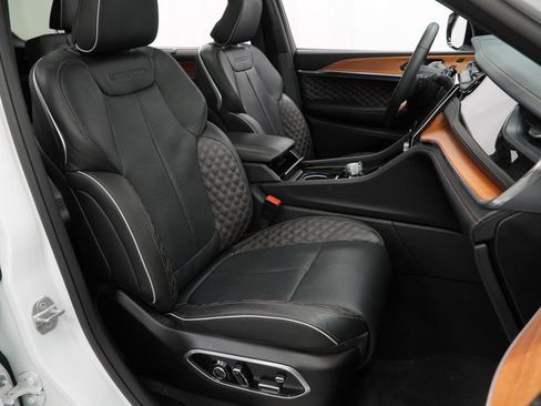 Certified 2025 Jeep Grand Cherokee L Summit AWD/4WD image 50