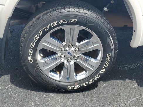 Used 2019 Ford F150 Lariat w/ Equipment Group 502A Luxury AWD/4WD image 7