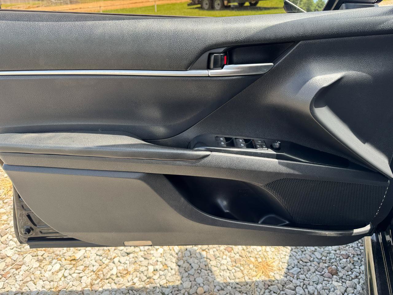 Used 2019 Toyota Camry SE w/ Carpet Mat Package FWD image 19
