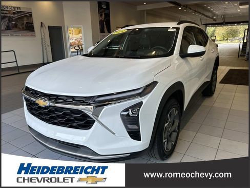 Used 2024 Chevrolet Trax LT w/ Driver Confidence Package FWD image 6