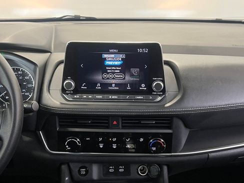 Used 2025 Nissan Rogue S image 18