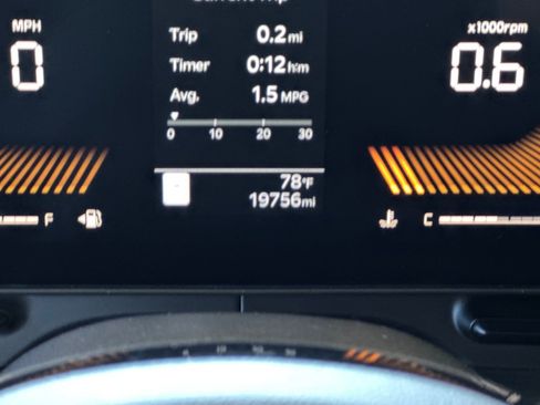 Used 2026 Kia Carnival FWD image 23