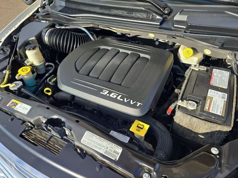 Used 2013 Chrysler Town & Country Touring image 36