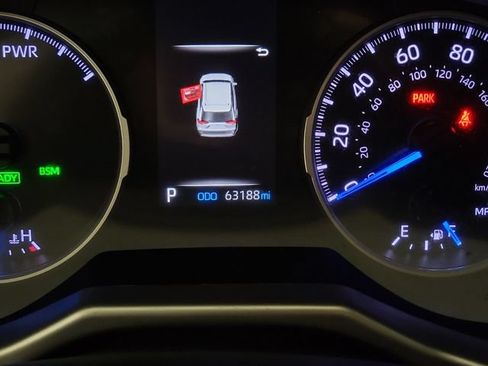 Used 2021 Toyota RAV4 XLE AWD/4WD image 2