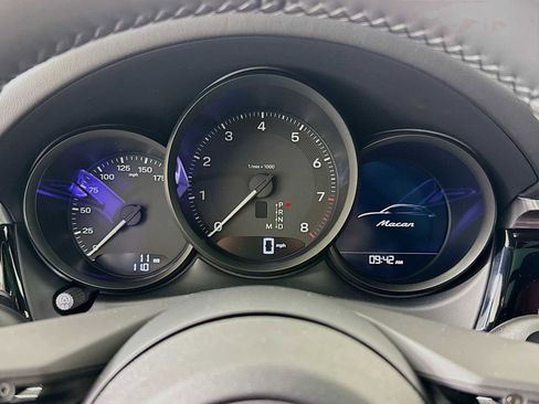 New 2026 Porsche Macan image 16
