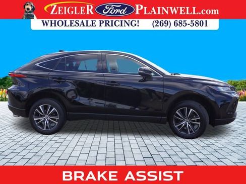 Used 2022 Toyota Venza LE image 6