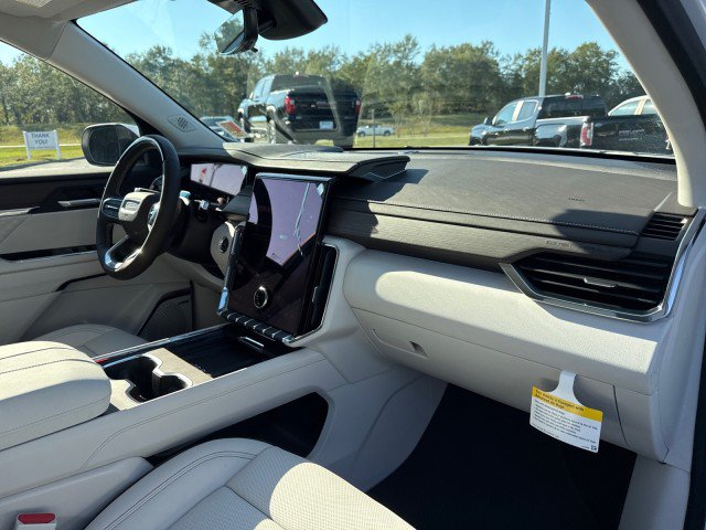 New 2027 GMC Acadia Denali FWD image 10