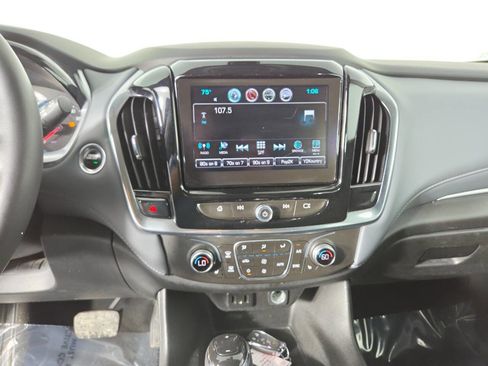 Used 2018 Chevrolet Traverse LT FWD image 19